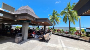 Aeropuerto de Kona: área de espera al aire libre