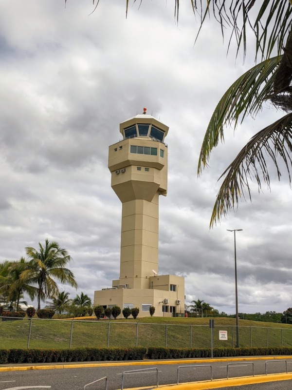 Torre de control en el Aeropuerto La Isabela