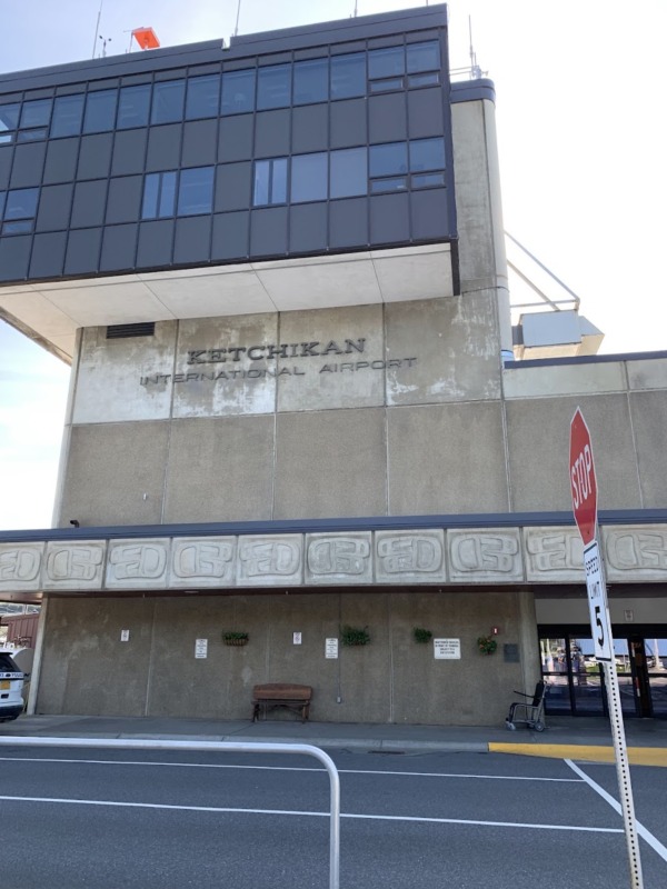Fachada del Aeropuerto Internacional de Ketchikan, Estados Unidos