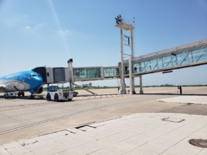 Avión de Aerolíneas Argentinas en el Aeropuerto de Tucumán