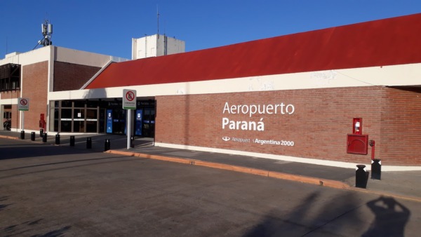 Fachada del Aeropuerto General Justo José de Urquiza en Paraná