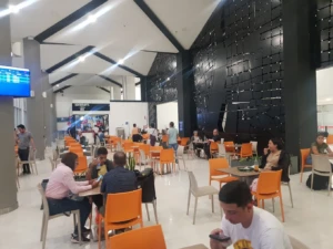 Interior del Aeropuerto Camilo Daza en Cúcuta