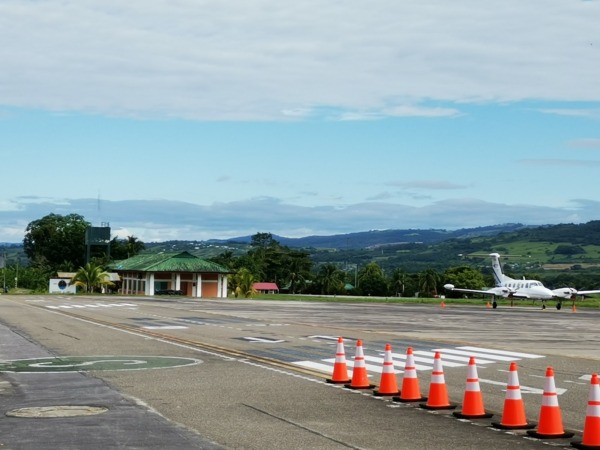 Aeropuerto Guillermo del Castillo Paredes: Pista y avión
