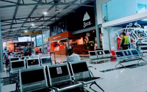 Interior del aeropuerto Benito Salas de Neiva, Colombia
