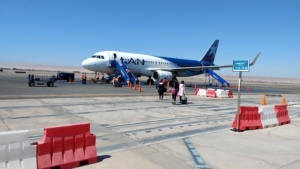 Llegada de vuelo en el Aeropuerto de Tacna, Perú