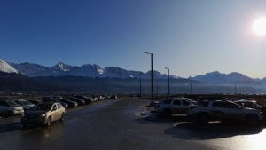 Ushuaia: estacionamiento con vista a montañas nevadas