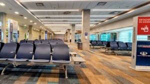 Sala de espera en el Aeropuerto Internacional Cataratas del Iguazú