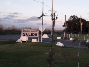 Señalización de salida en el Aeropuerto de Villa Gesell