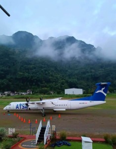Avión de ATSA en el Aeropuerto de Tingo María