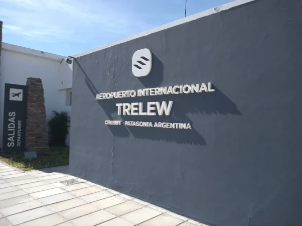 Fachada del Aeropuerto Internacional de Trelew, Chubut, Patagonia Argentina