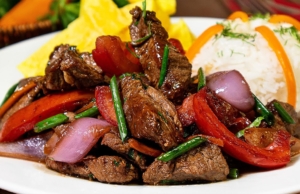 🍽️ Lomo Saltado: Sabor que Captura la Esencia del Perú