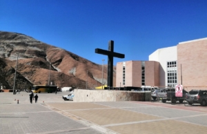  Santuario de la Virgen de Chapi: Un Destino de Fe y Tradición en el Corazón del Desierto 