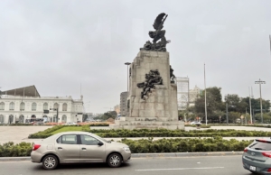 Plaza Miguel Grau de Lima: Tributo al Héroe del Pacífico ⚓🇵🇪