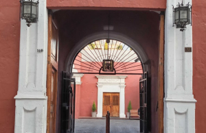 Portal Colonial hacia el MUSA en Arequipa