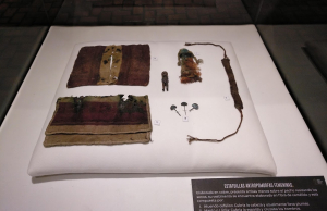 Textiles y Figuritas Andinas: Una Mirada al Pasado