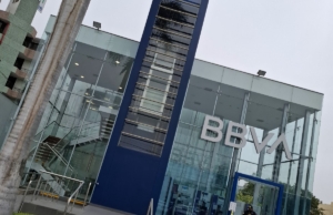 BBVA Continental – Av Santa Cruz 695