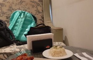 Salon Restobar – The Point Hostels