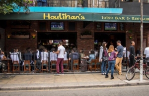 Houlihan’s Bar – Calle Berlín 257
