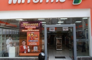 Mifarma local esquina con Alcanfores – Av. 28 De Julio 598