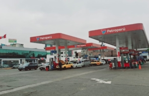 Estación de Servicio Petroperú – Av. Alfredo Mendiola 700 – 704