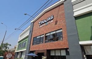 Tinajas Chicken & Grill – Av. Los Fresnos Manzana A