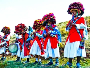 Danza vibrante: Saraquenas y Novenantes en Santiago de Pupuja