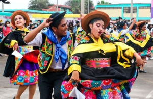  El Huaylas: Zapateo que Hace Temblar la Tierra y Canta al Amor 