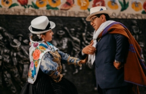 🎭 Carnaval Jaujino: La Explosión de Color y Tradición que Vibra en los Andes ✨