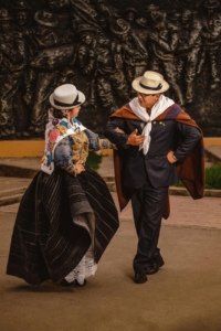 Un Baile Jaujino: Elegancia y Tradición en Movimiento