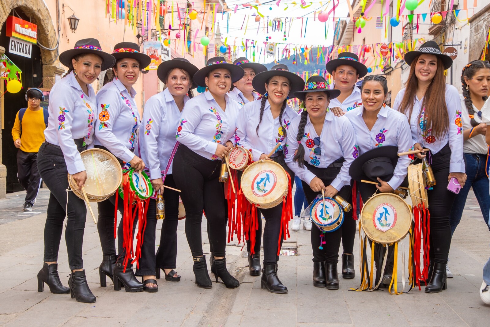 Ayacucho: Carnaval , comparsas
