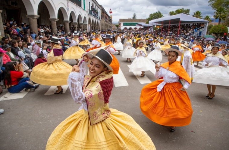 Carnaval Ayacuchano: Bailes en la Plaza