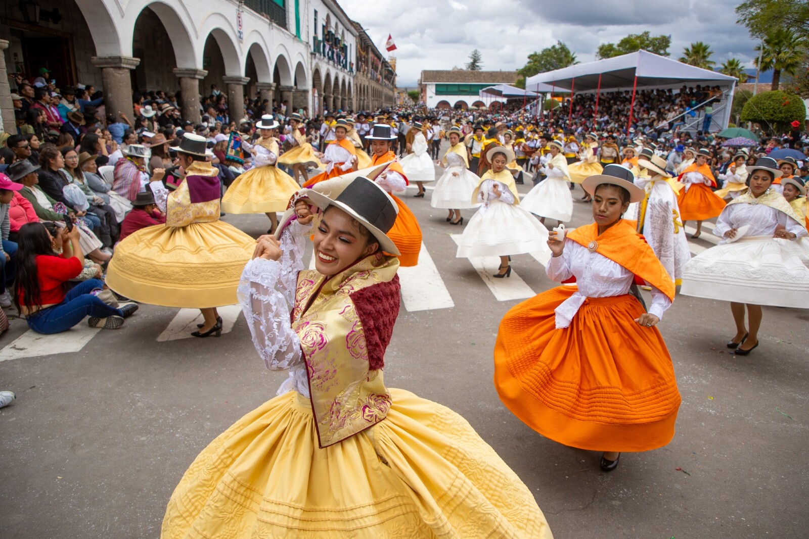 Carnaval Ayacuchano: Bailes en la Plaza