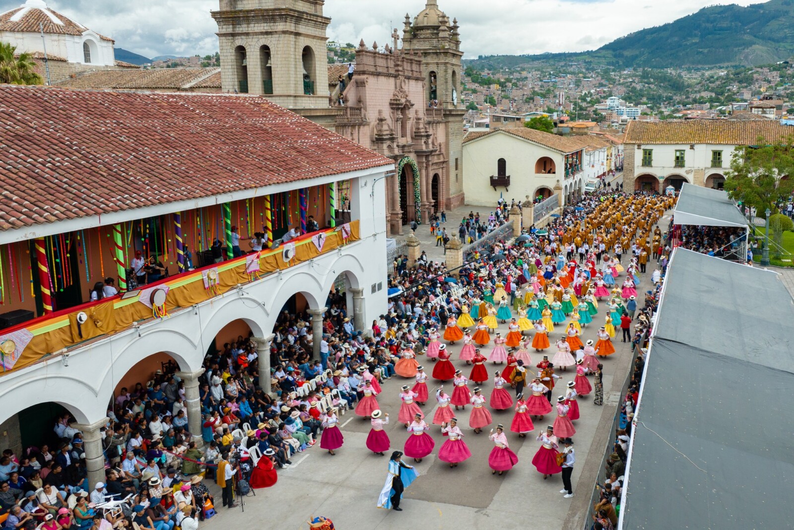 Carnaval Ayacuchano: Danzas en la Plaza Mayor