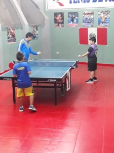 Clase de tenis de mesa en Trujillo
