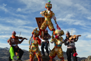 Danza de tijeras: músicos y danzantes en la montaña