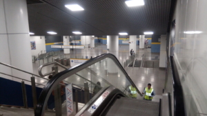 Descendiendo al Metro: Escaleras y seguridad en el…