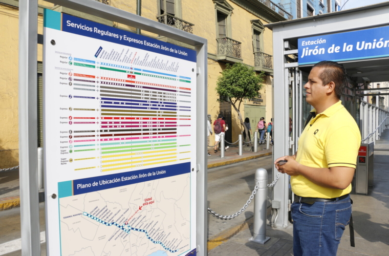 Información de rutas en la estación Jirón de la Unión