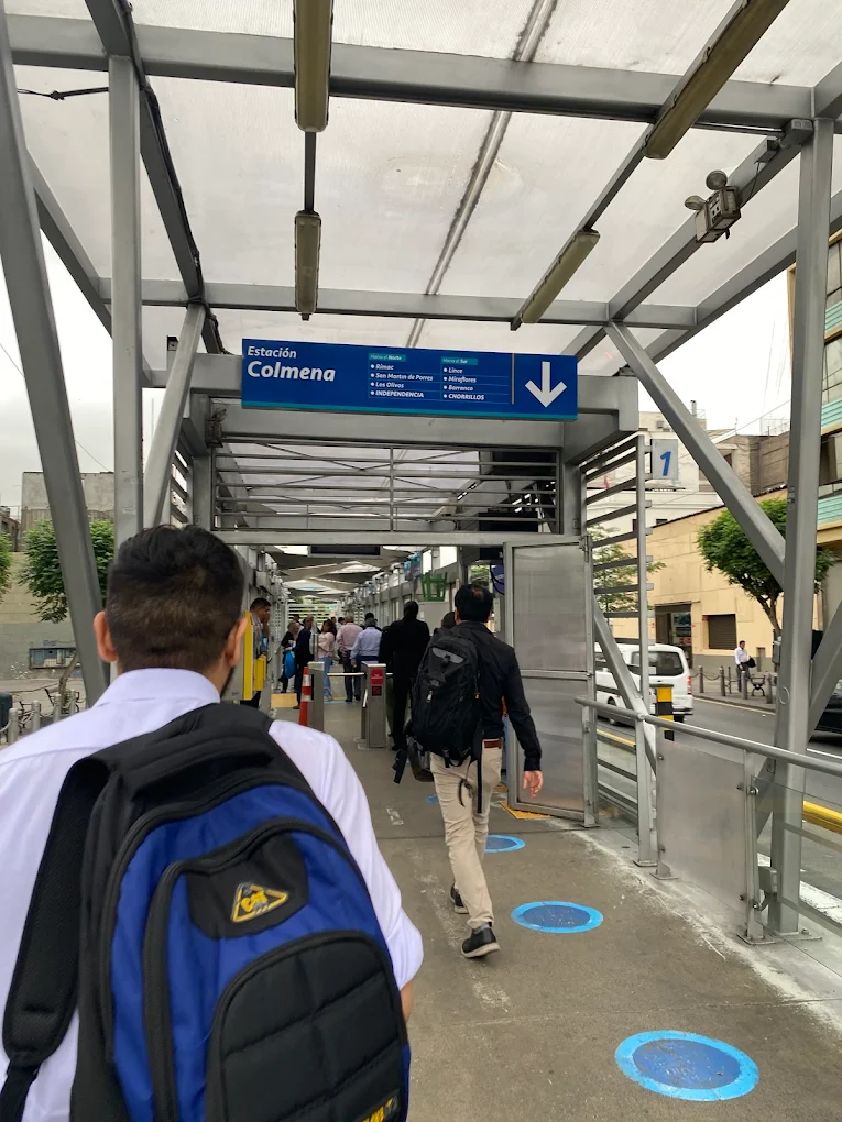 Ingreso a la estación Colmena del Metropolitano