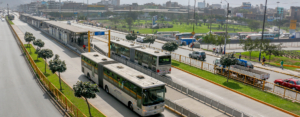 Metropolitano de Lima en plena operación en la Estación Caquetá