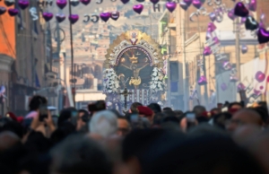  Festividad del Señor de los Milagros: Lima y el Mes Morado
