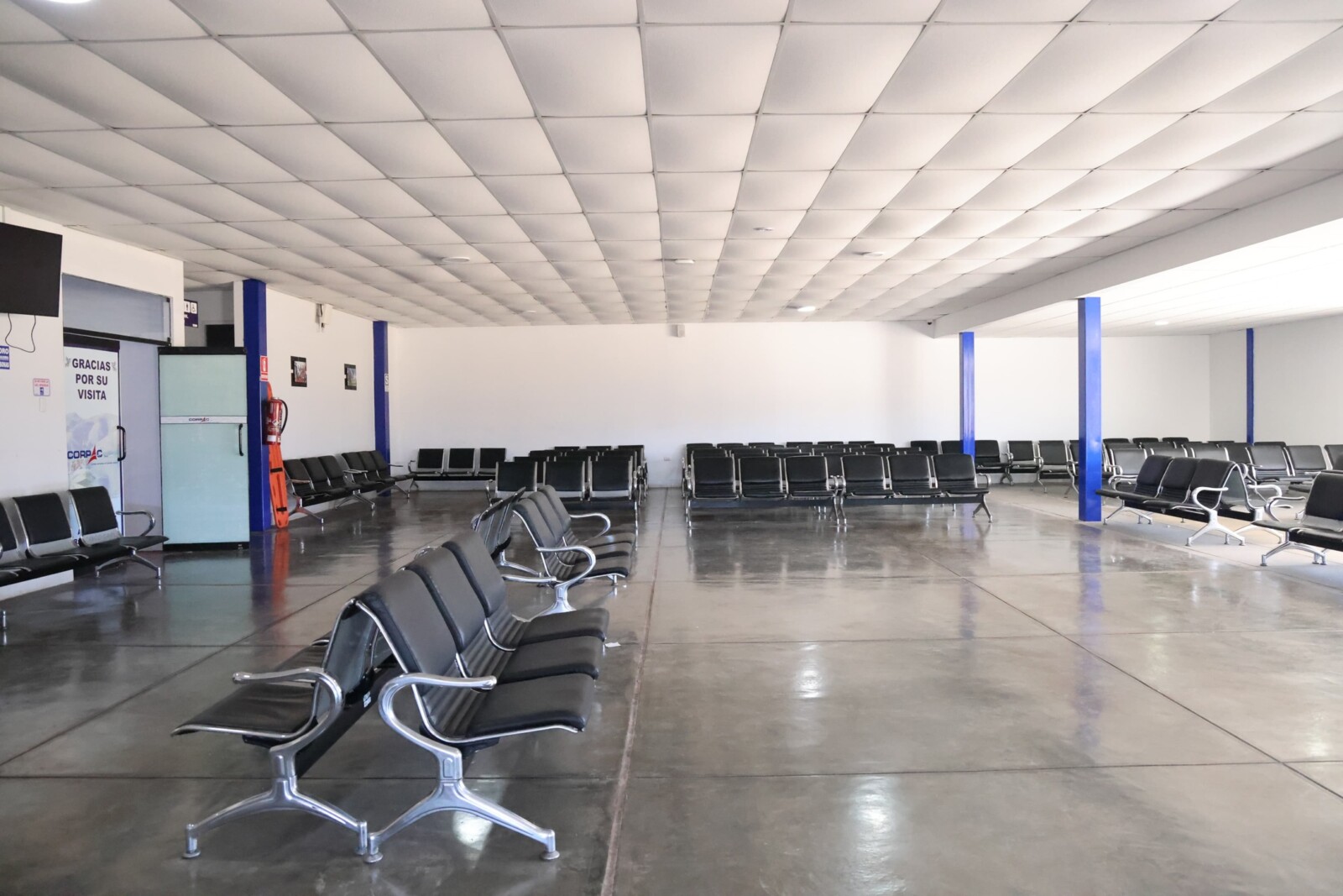 Sala de espera en el aeropuerto de Jauja