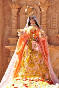 Virgen en procesión: Azángaro, Perú