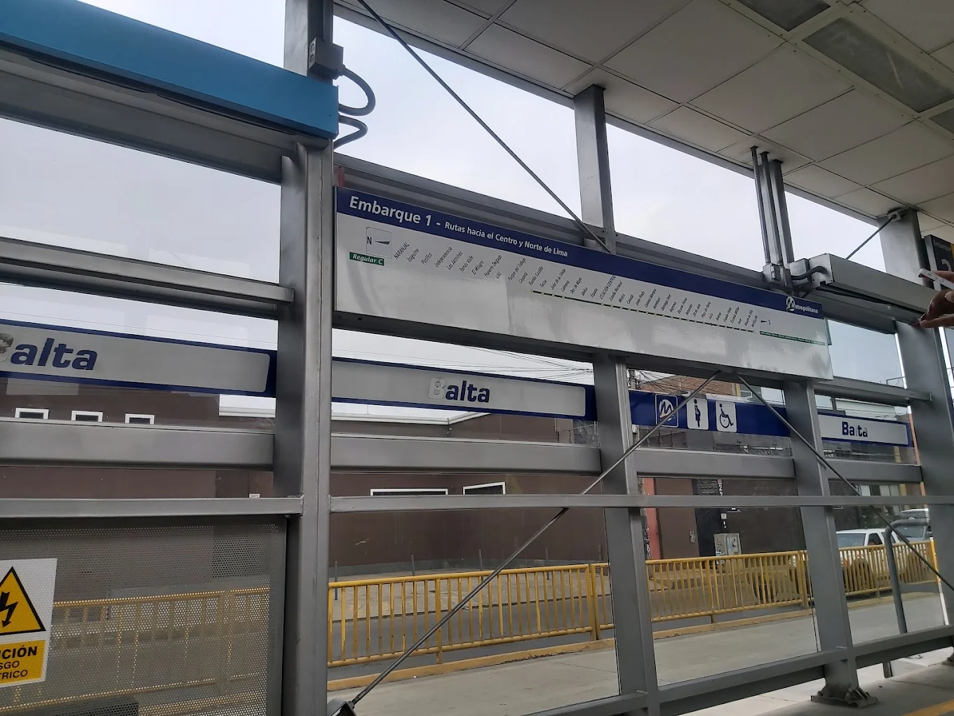 Andenes del Metropolitano: estación Balta