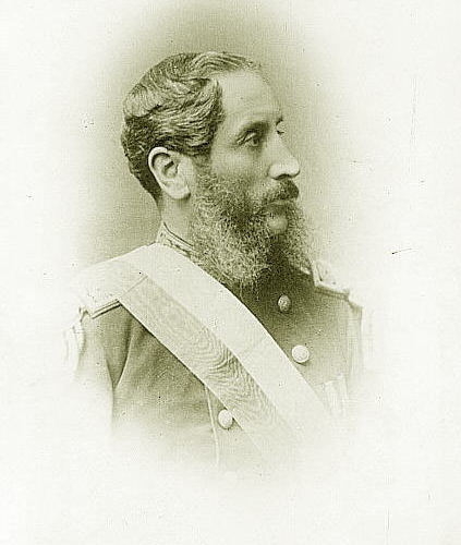 Retrato de un militar peruano con barba prominente