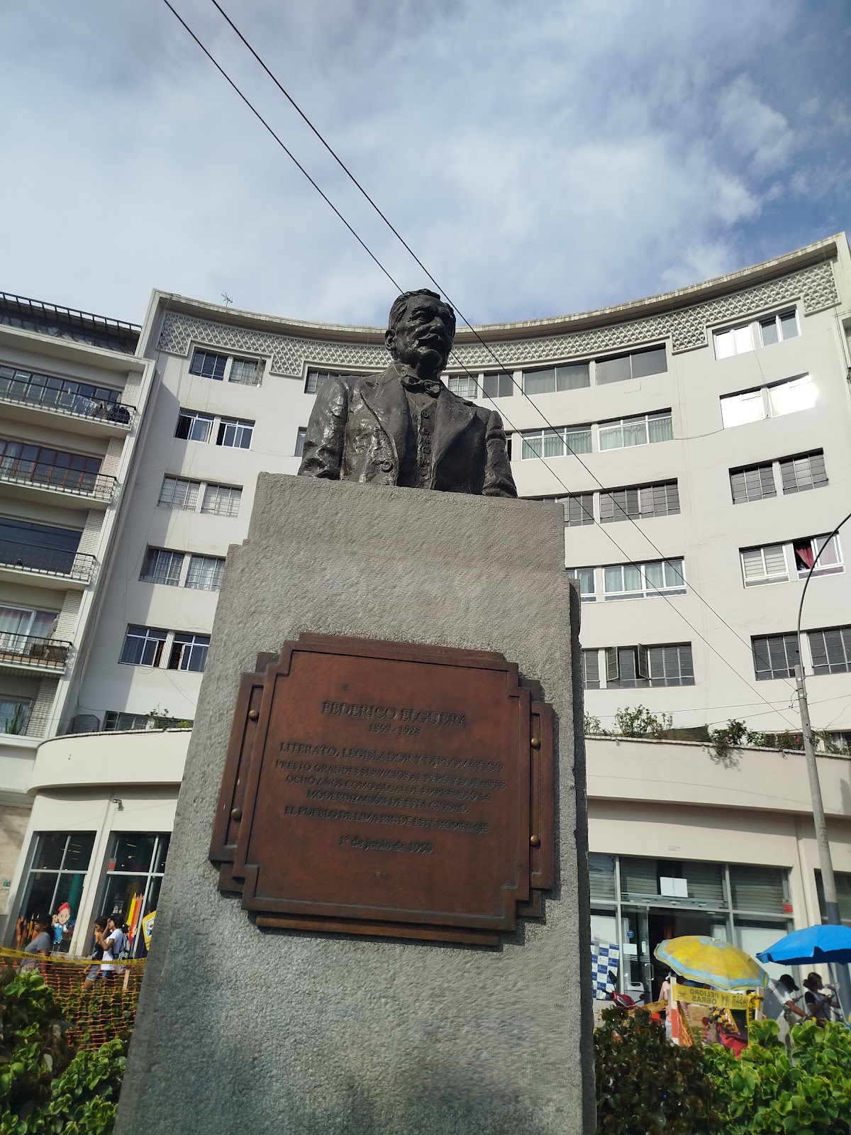 Busto de Federico Elguera: Legado en la ciudad
