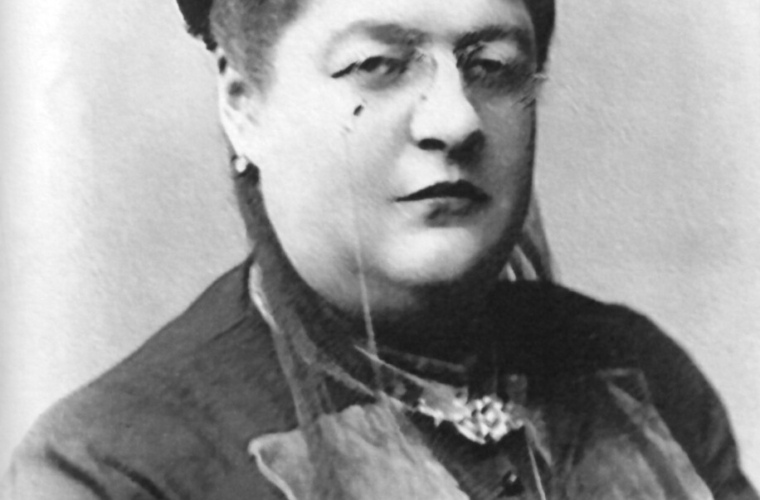 Clorinda Matto de Turner: elegancia en blanco y negro