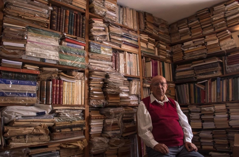 Entre libros: un retrato de Waldemar Espinoza Soriano