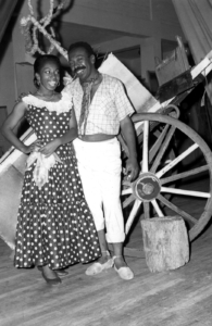 Escena teatral: Nicomedes Santa Cruz y bailarina