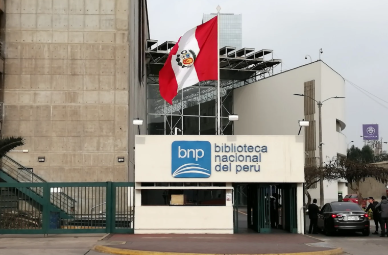 Fachada principal de la Biblioteca Nacional del Perú