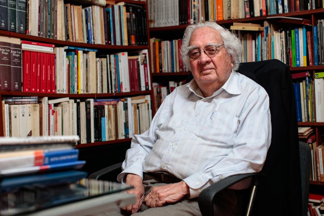 Humberto Rodríguez Pastor: retrato en su biblioteca